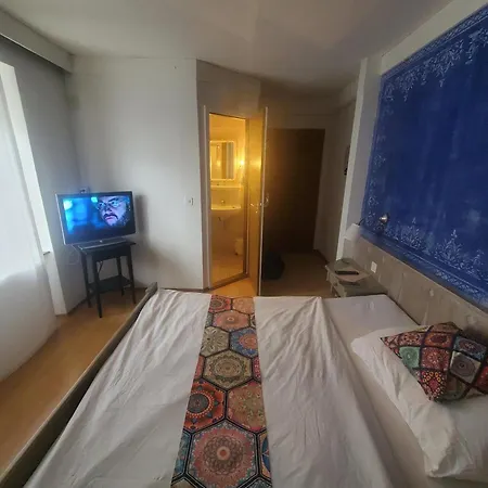 Single In House *